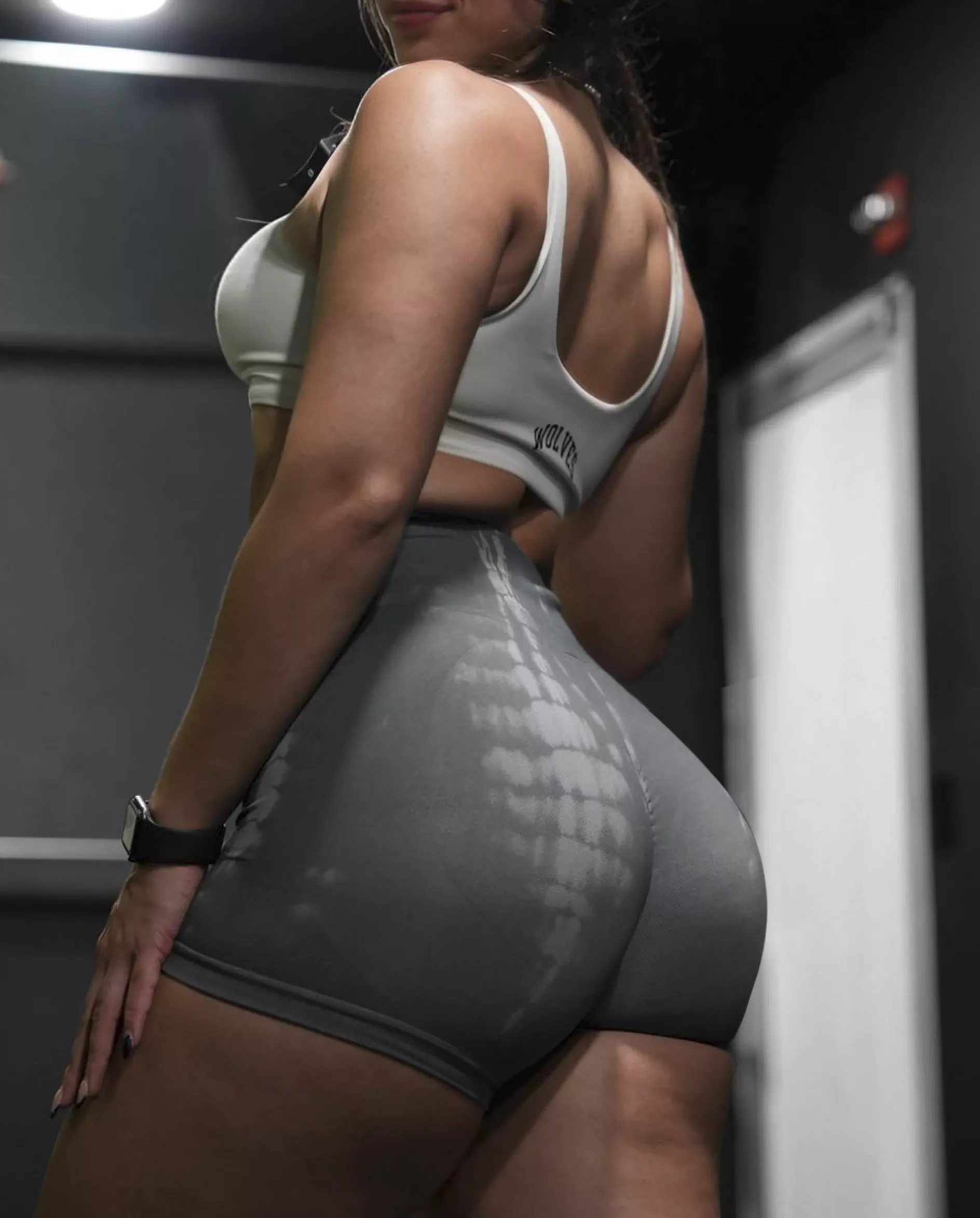 Showing my squat gains 🍑