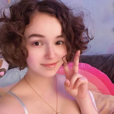 So beautiful without thr glasses