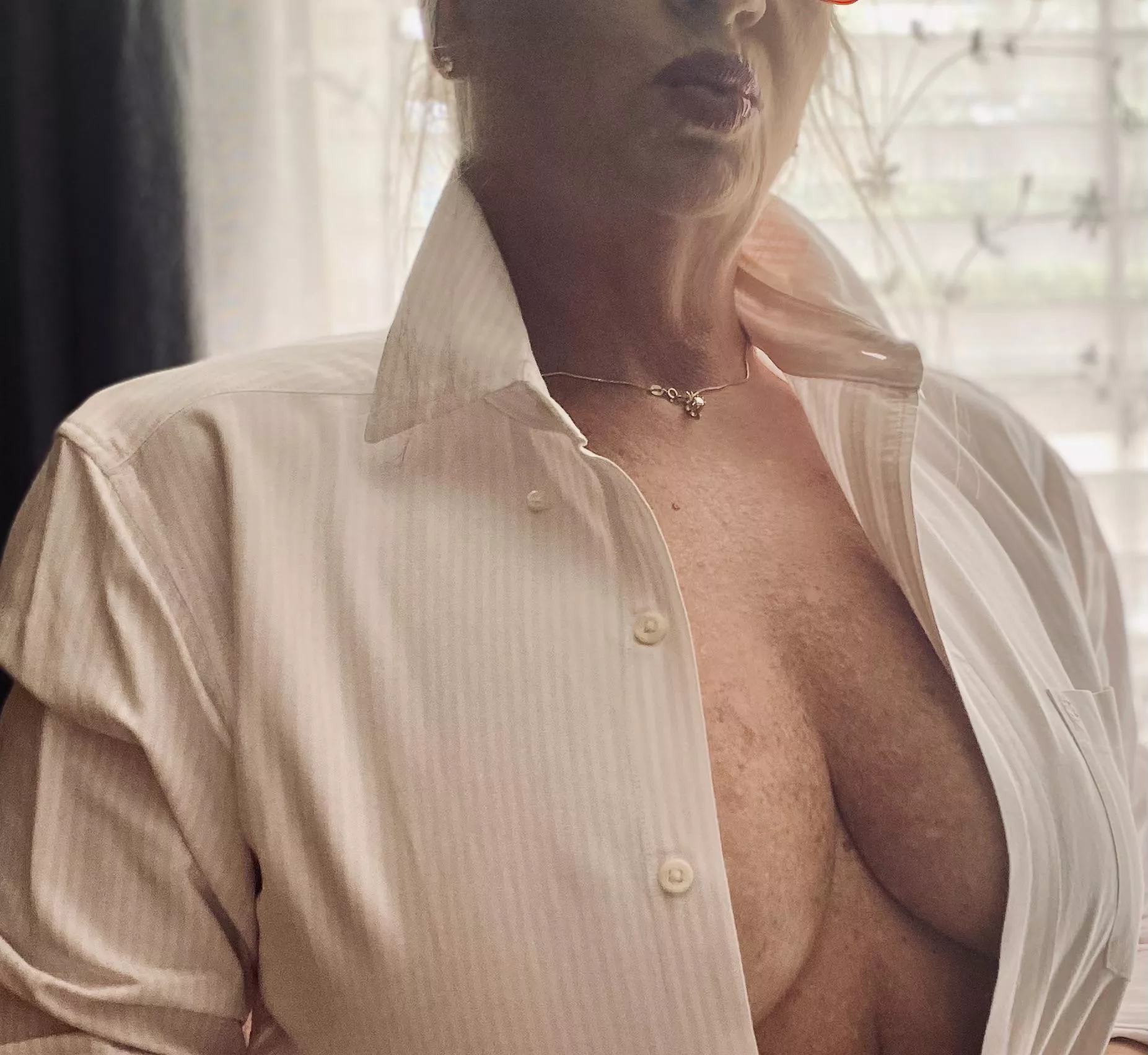 Something about a man’s shirt and cologne that I find sexy 💋