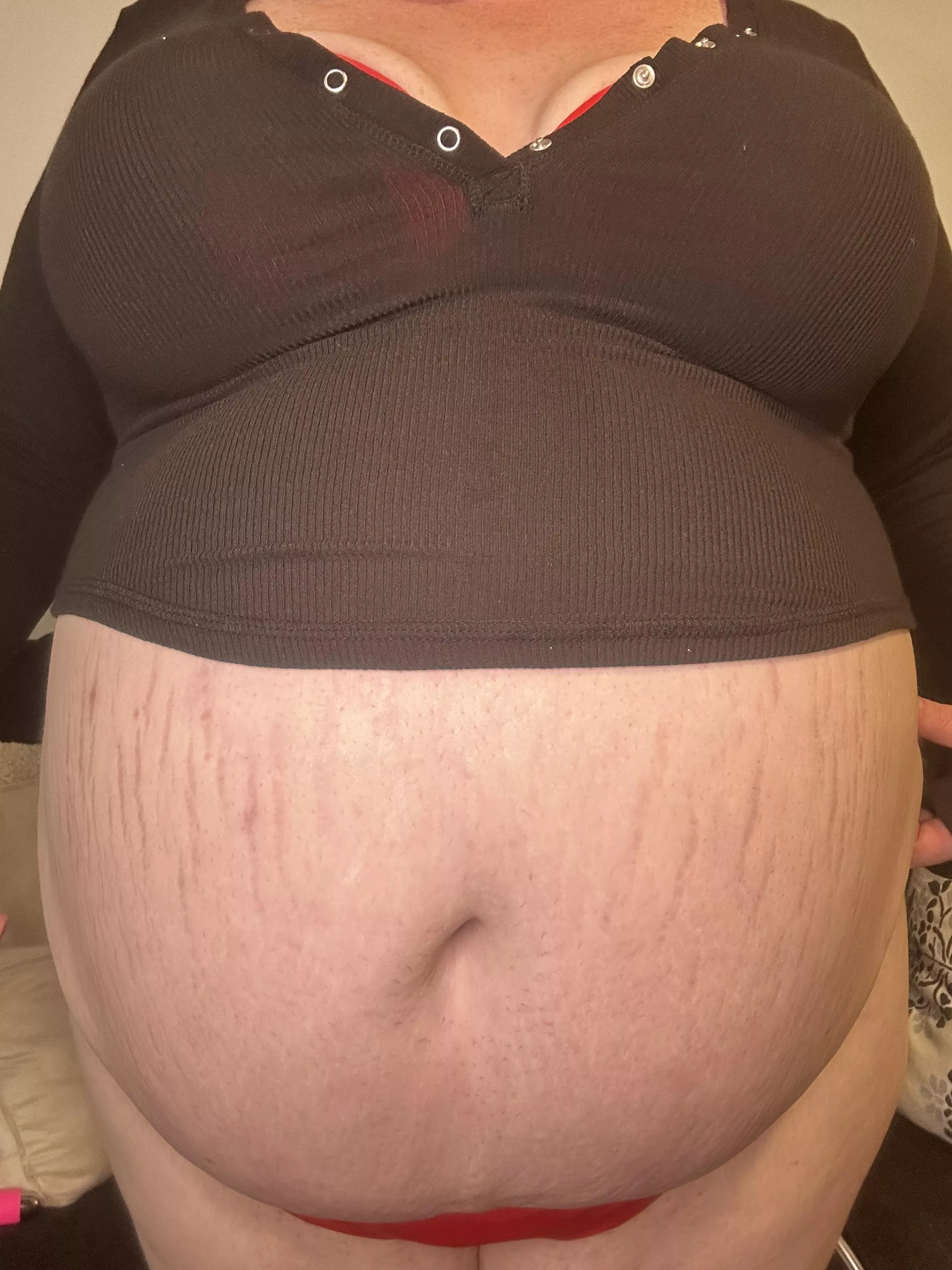 Stop squirming around in there 😖🤰 {f}