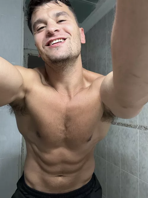 Suck both my armpits
