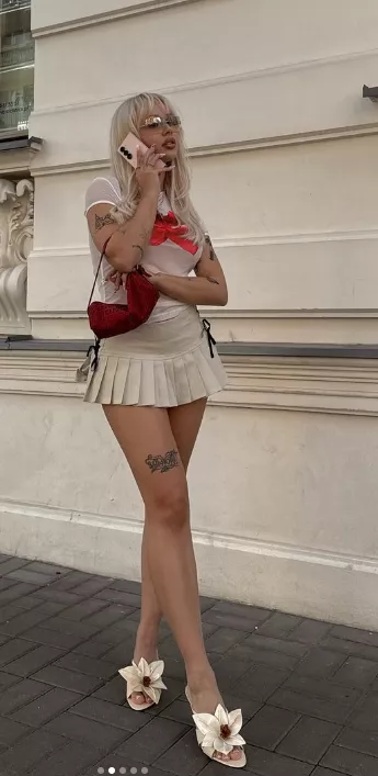 szukam osoby do brutalnego pisania lub RP o jednej z nich victoriabarbae, lila, wersow, sltyhi, madzia laskot, magiera, suzan mam ich fotki i fabułę którą podam na pv kto kogo odegra dogadamy na pv licze na długie RP i wymagam zebyś sie rozpisywał