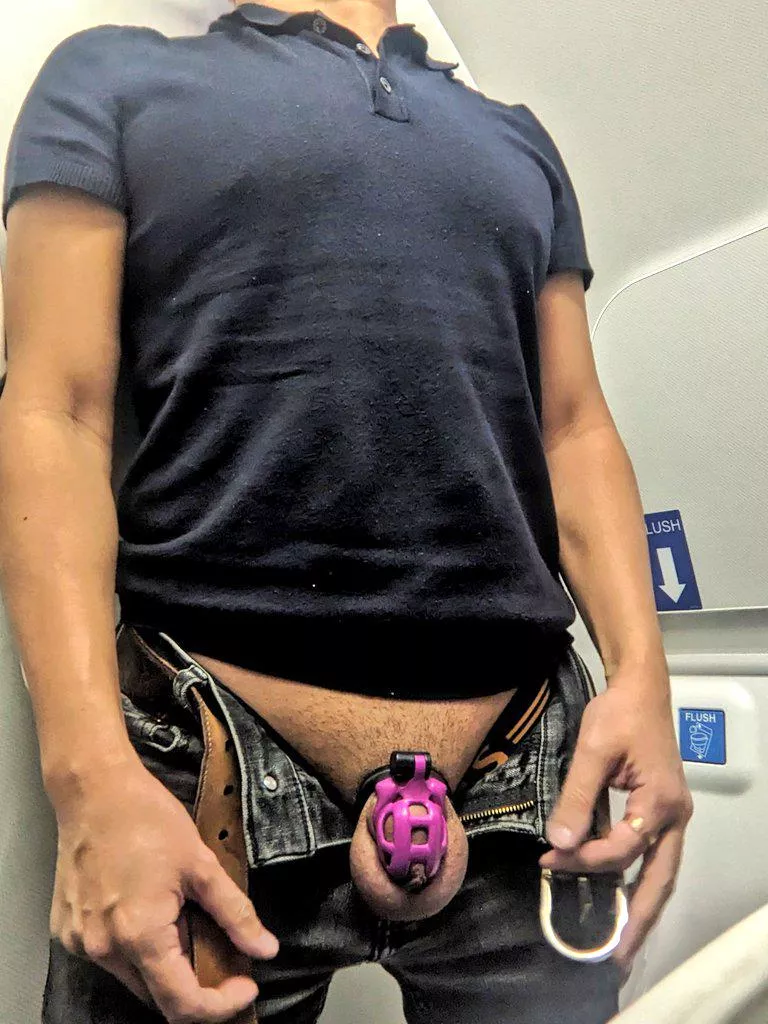 The 9th day of Locktober, cagecheck on the plane 😍🔒