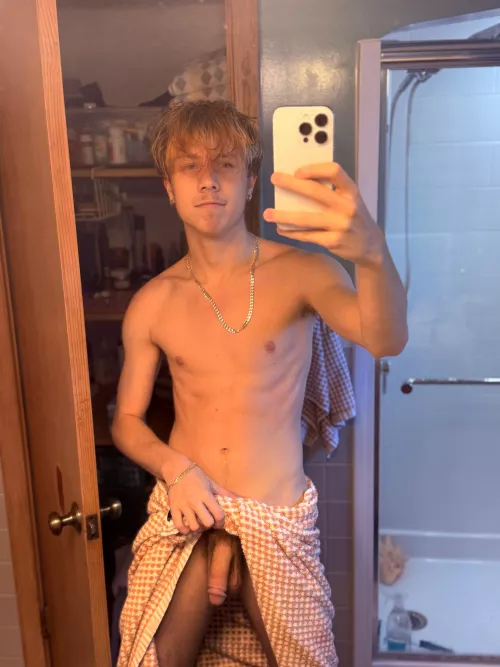 Think you could make me hard? (Exclusive content in bio)