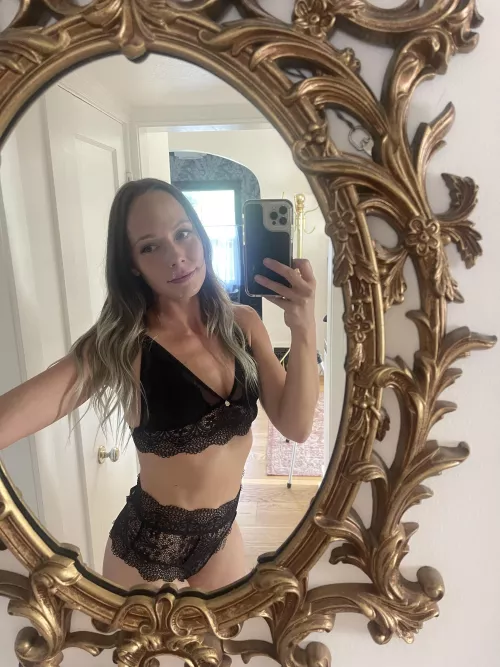 This beautiful mirror at our airbnd