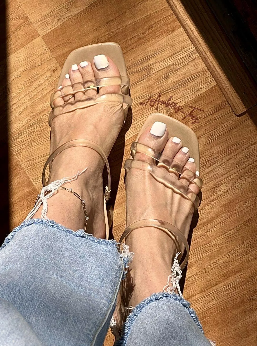 Toe rings popping through in the strappy sandals this morning