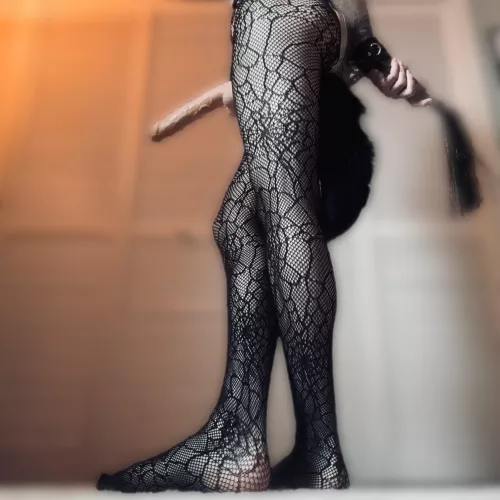 Upvote if you’d drop to your knees for Mommy