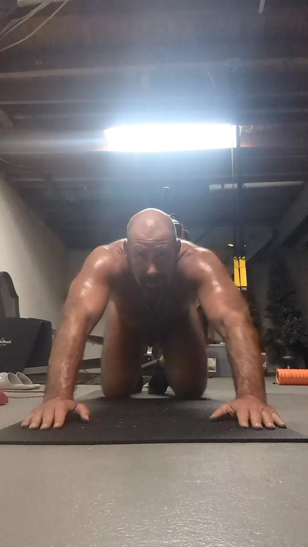 Wanna cum get sweaty 🥵