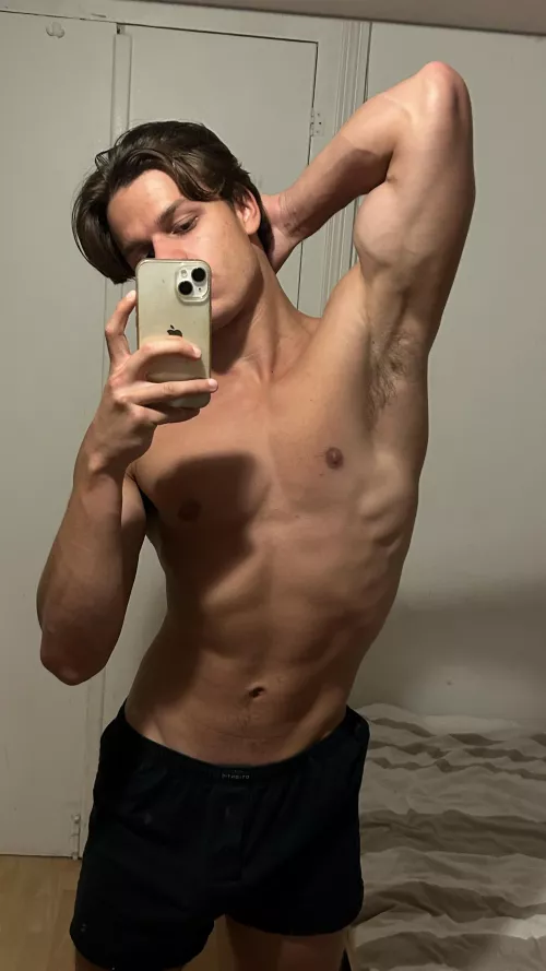 Wanna sniff my musky pit?