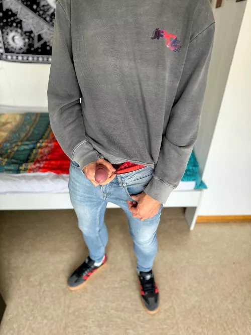 Wanna suck my skinny jeans dick?