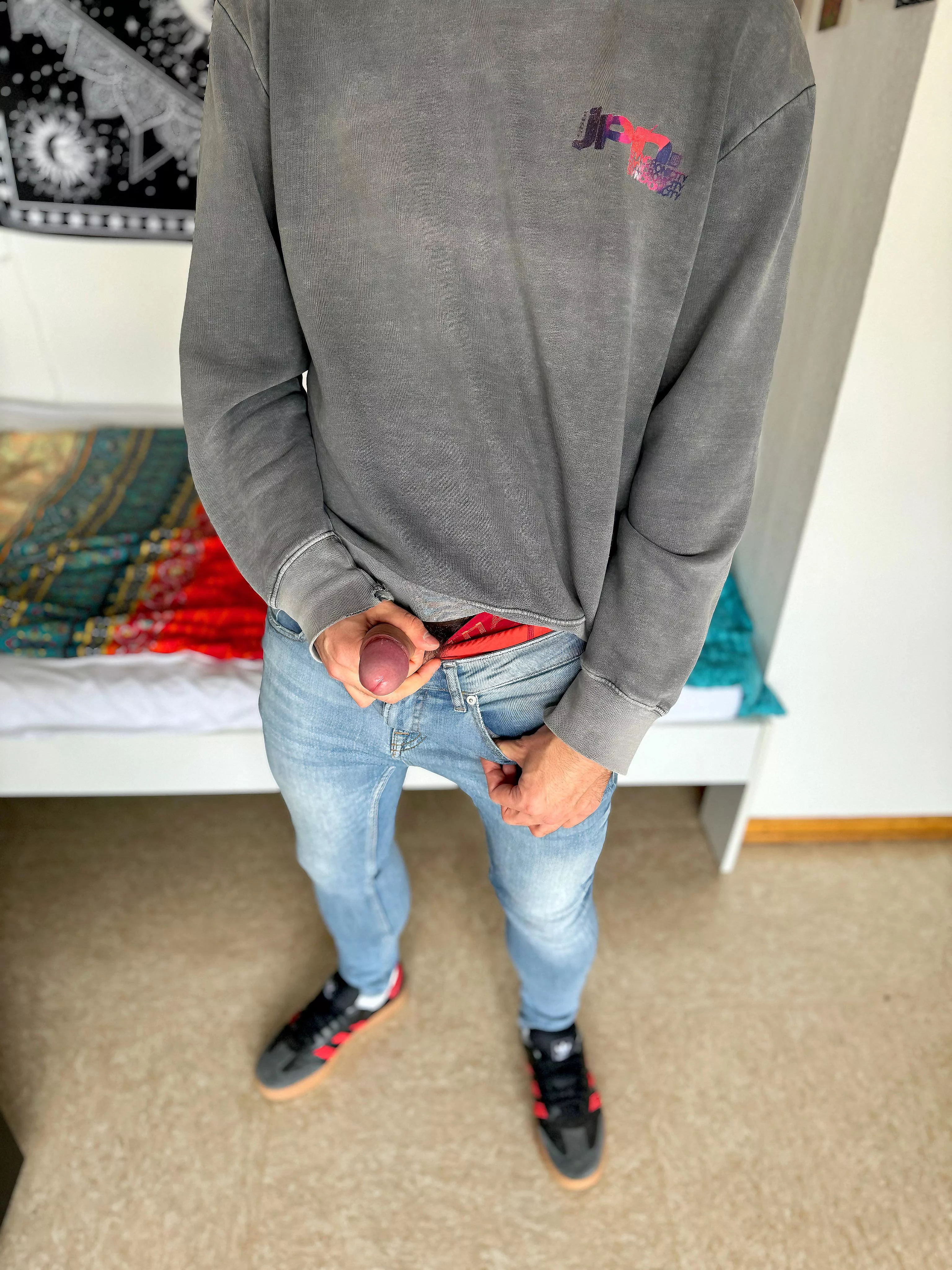Wanna suck my skinny jeans dick?