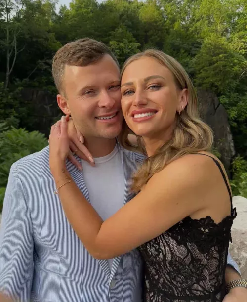 Want to meet someone tonight HMU