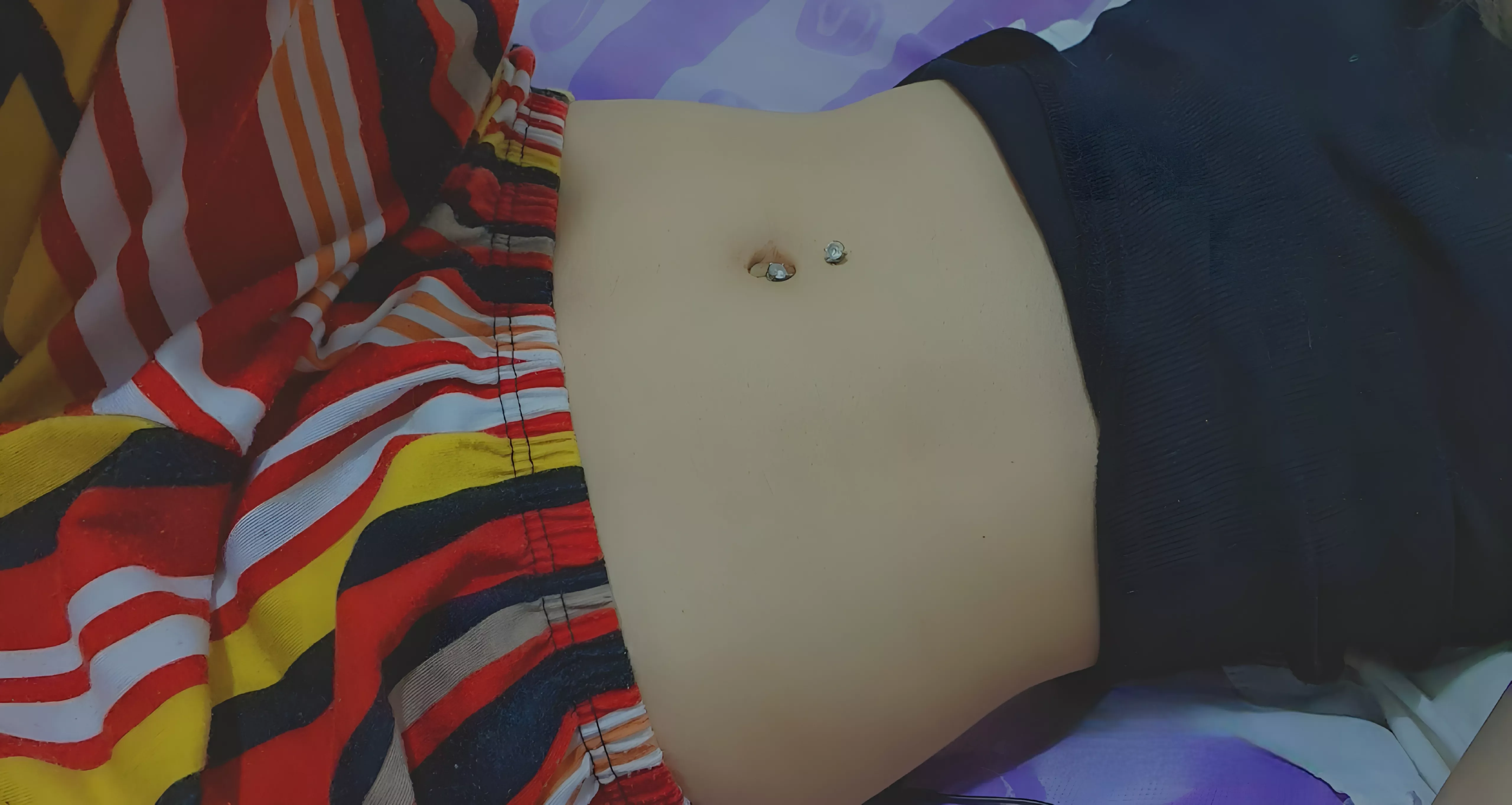 Want yous to admire my belly button ring 💋