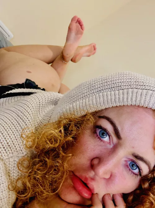 What do you like about looking over my shoulder 🤭