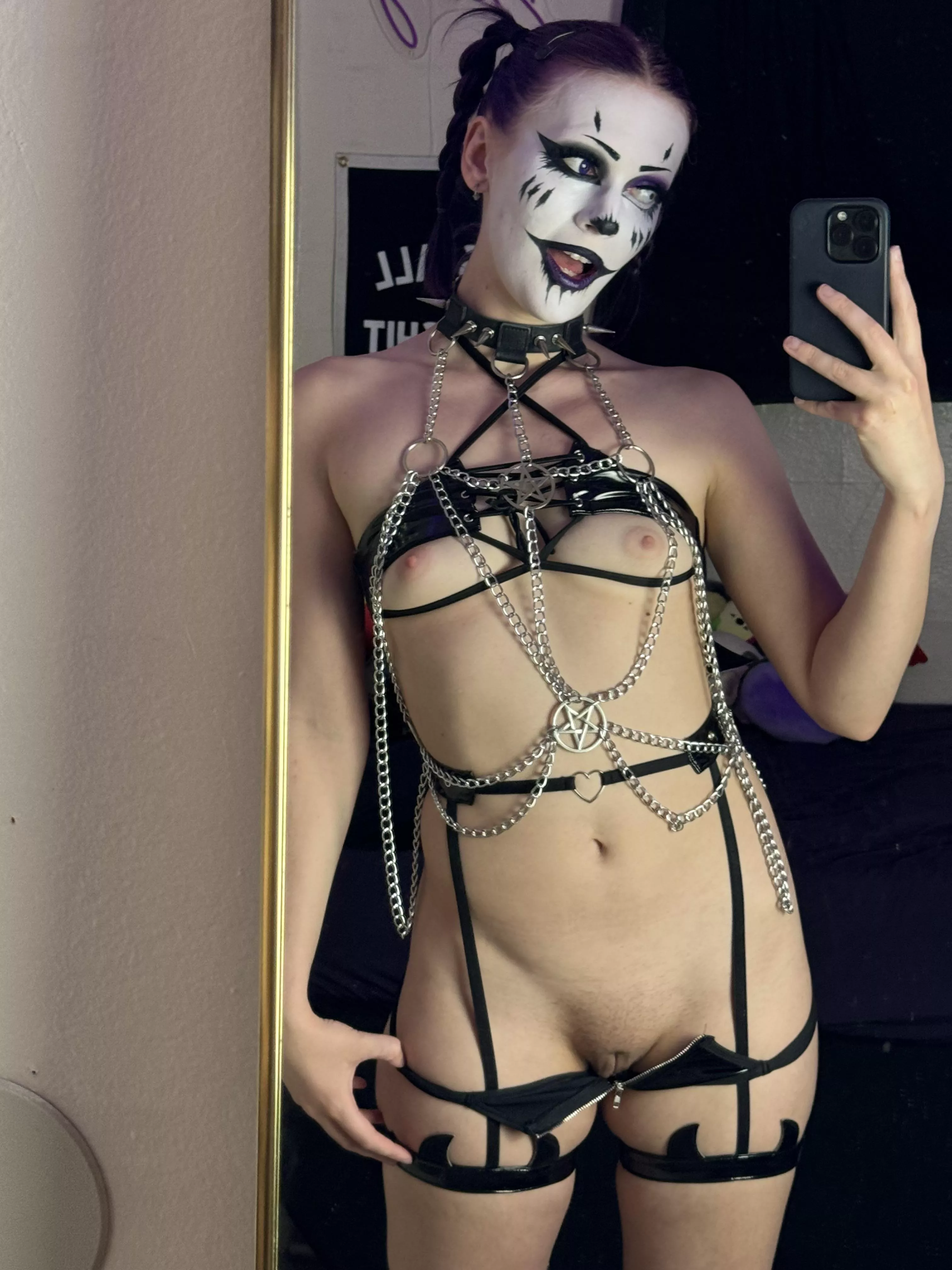 When you creampie a clown she creampies you back 