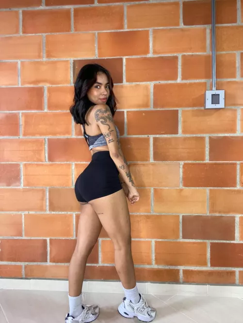 Who appreciates latina ass😌