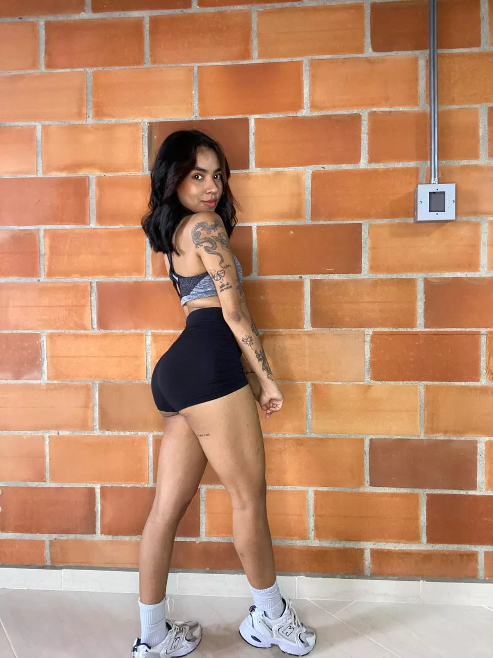 Who appreciates latina ass😌