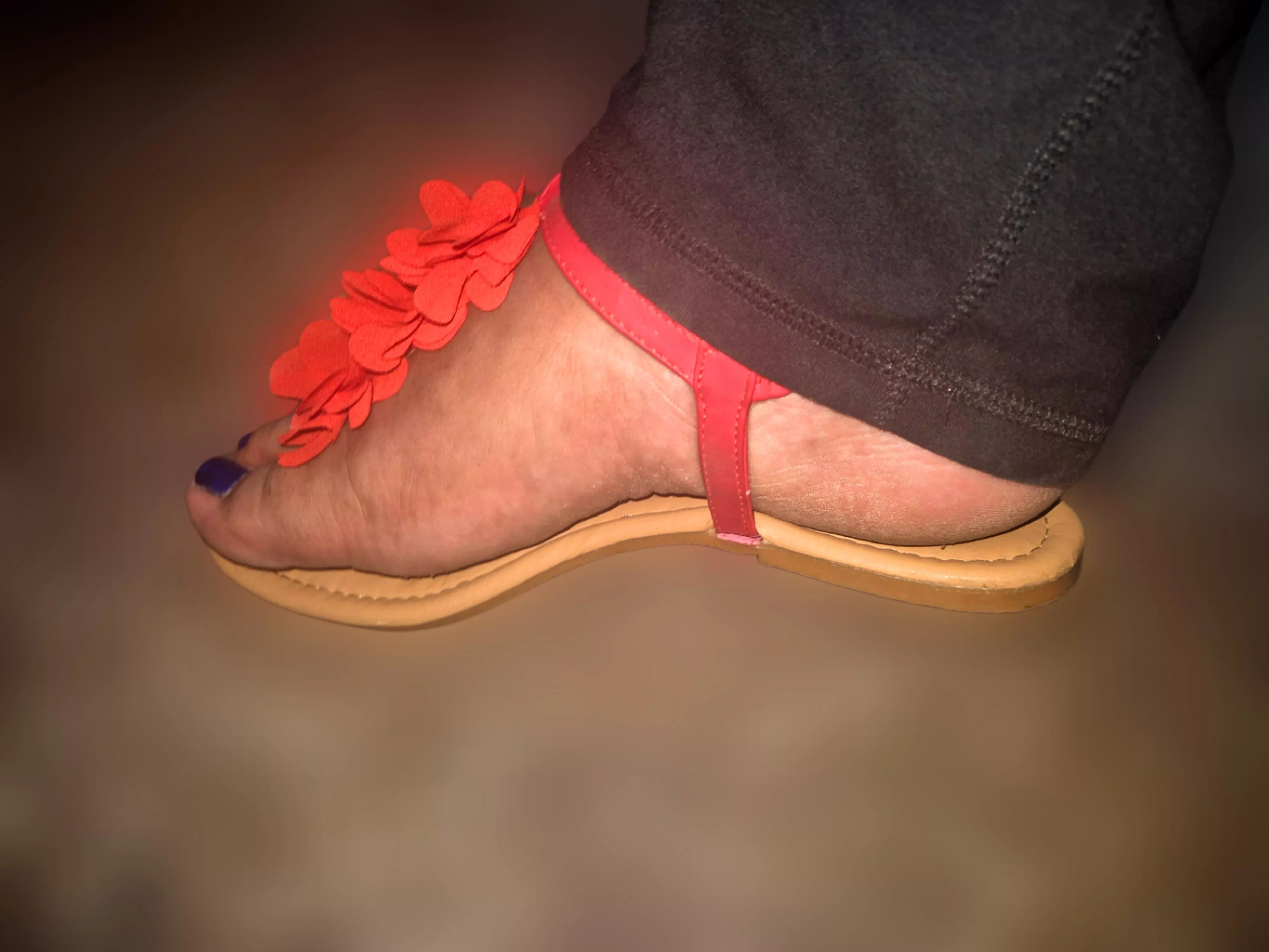 Who wants to see my dirty sole after wearing this sandal? 😘