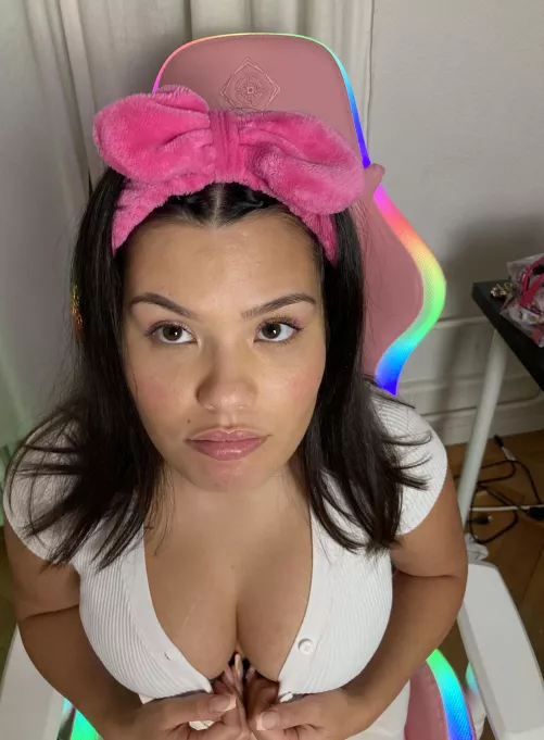 Would u marry a 19 yo wasian who’s only 5’2? (almost)