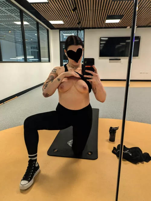 Would you help me stretch my glutes? 