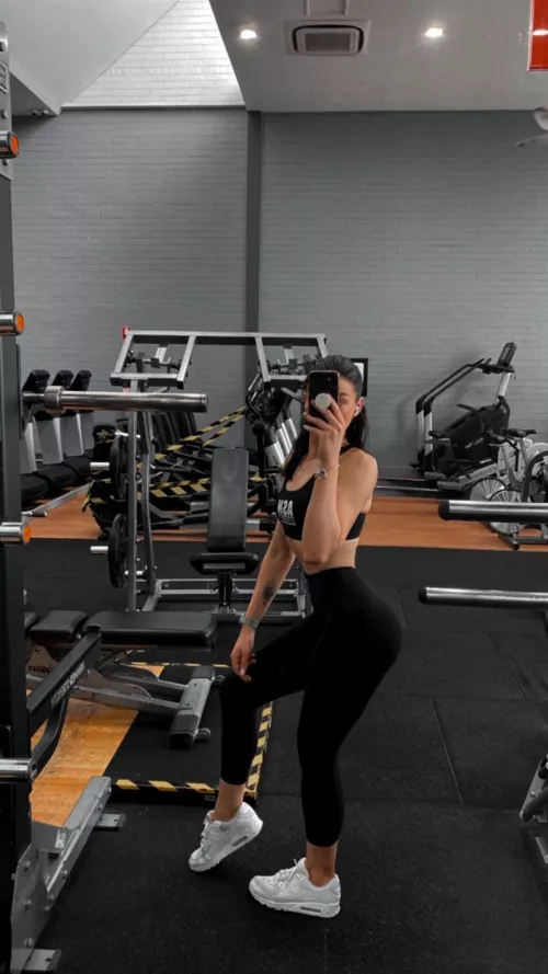 would you stop your workout to save me 🥹