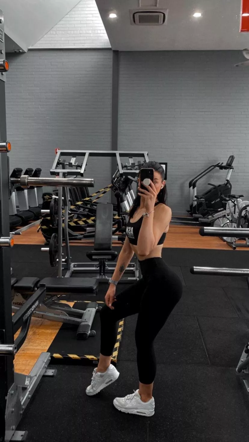 would you stop your workout to save me 🥹