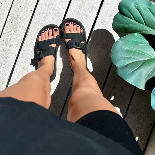 Would you worship my feet? 🤔🛐