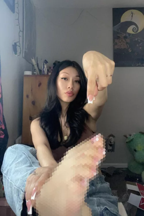 Wrap your lips around my toes, now! 