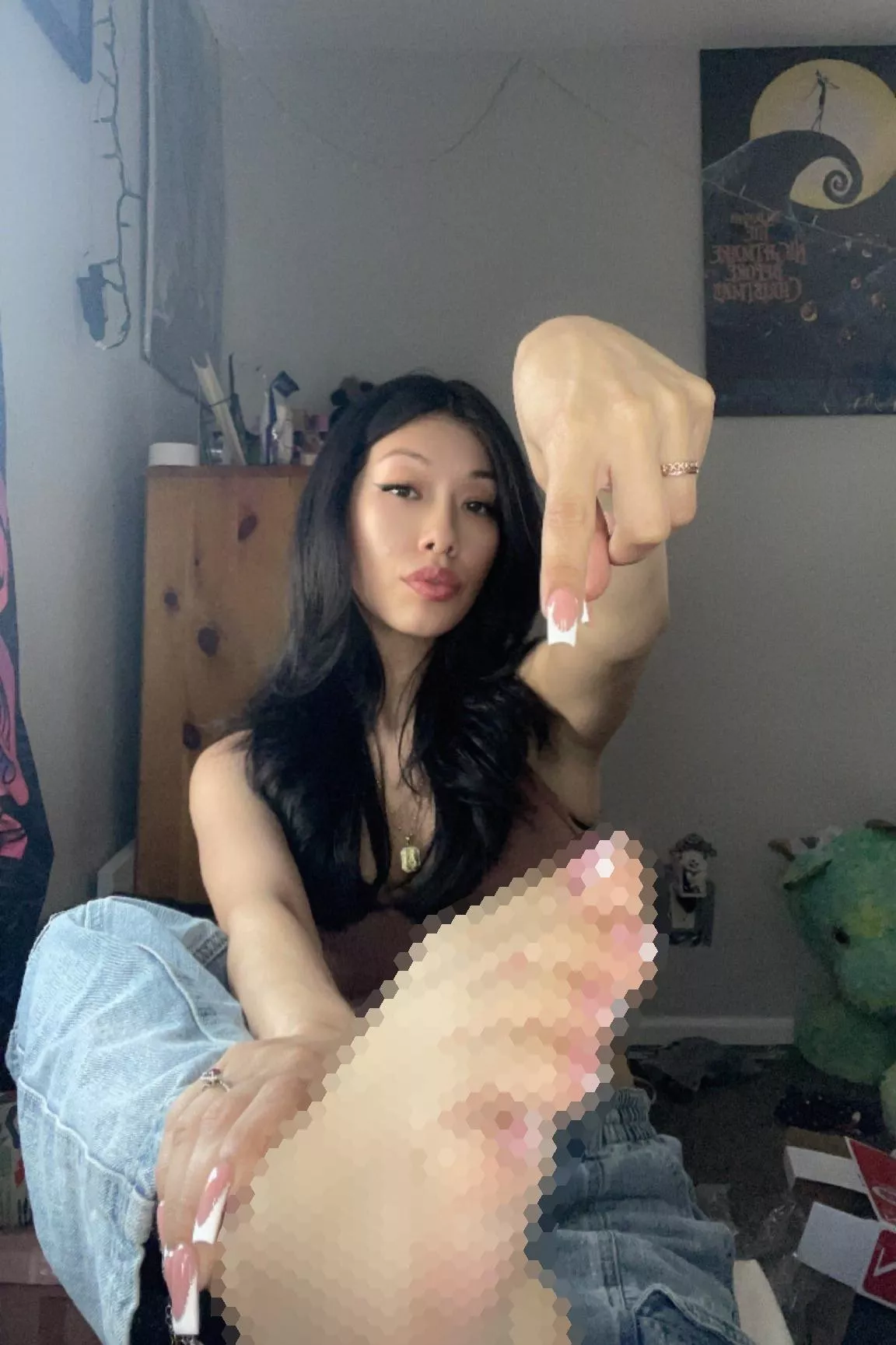 Wrap your lips around my toes, now! 