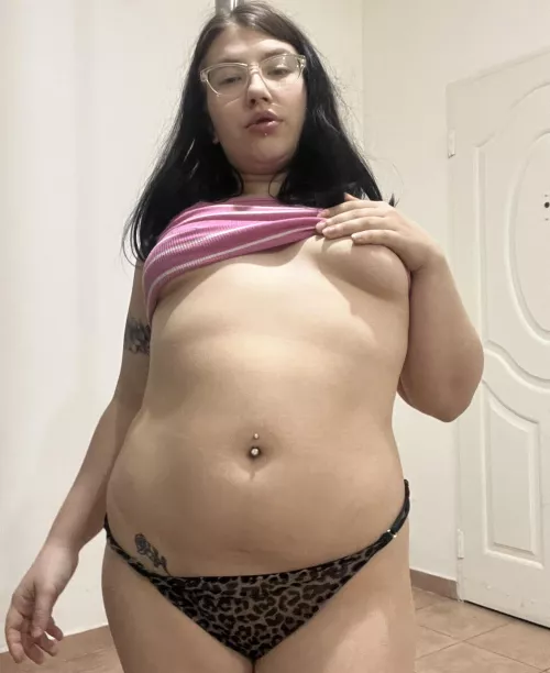 You like my beautiful belly and sexy navel