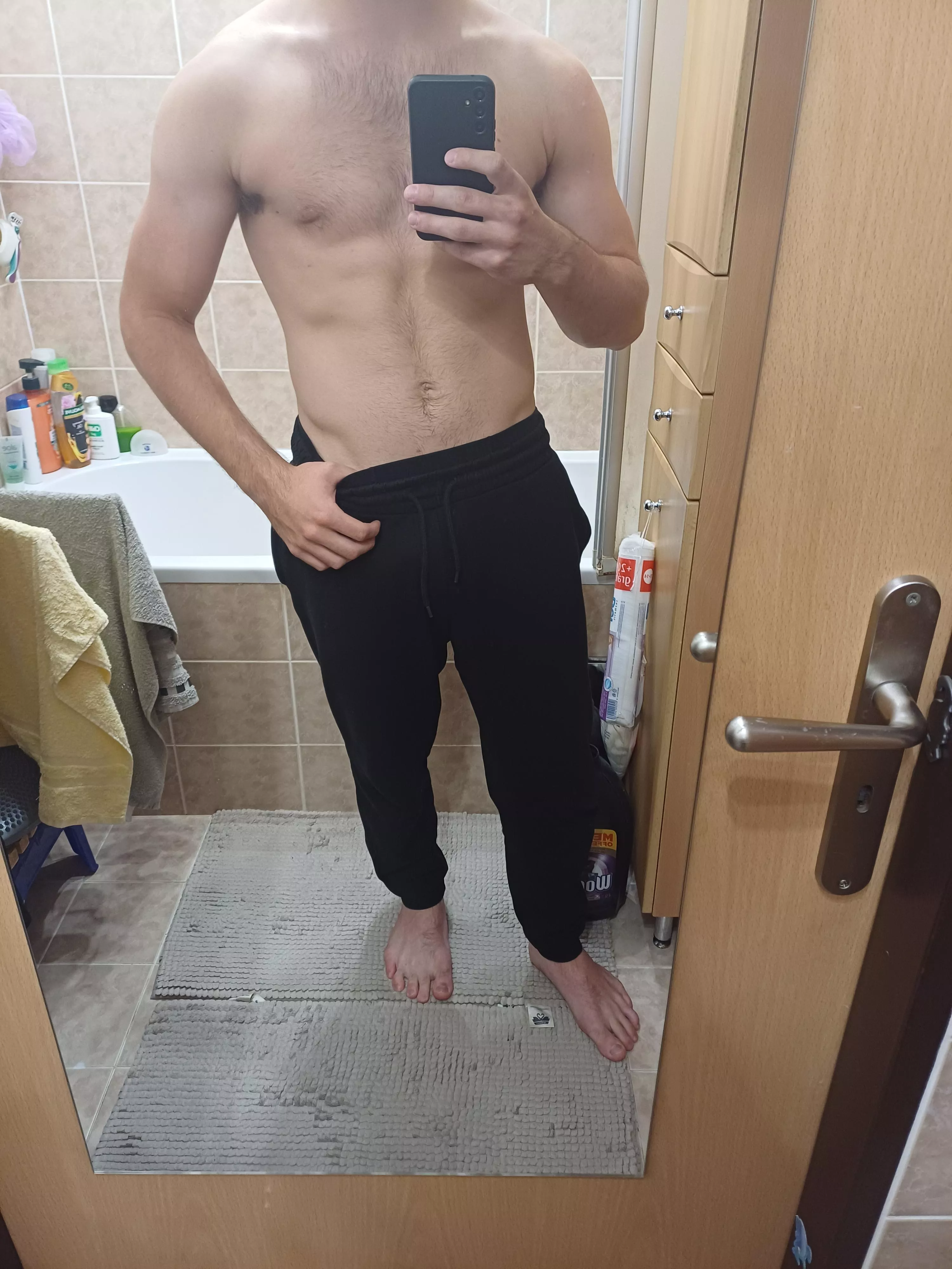 [18] i think i might work on my abs a bit more, also bwc hiding under those pants