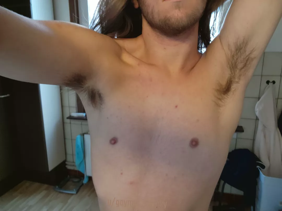 [18]Today was a hot day come lick me before my shower