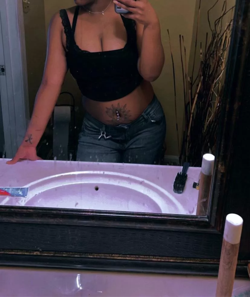 19 [F4M] hosting in Westchase for the night. Down for anything I can verify 