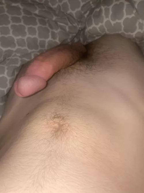 19 m wouldent mind watching a bttm gape him self for me 