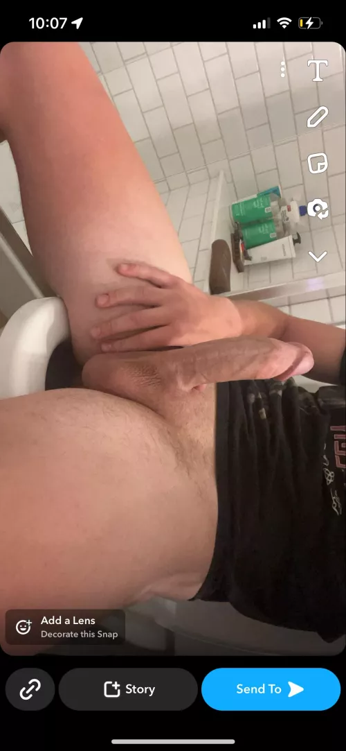 19 [m4f] Dublin - looking for MILFs