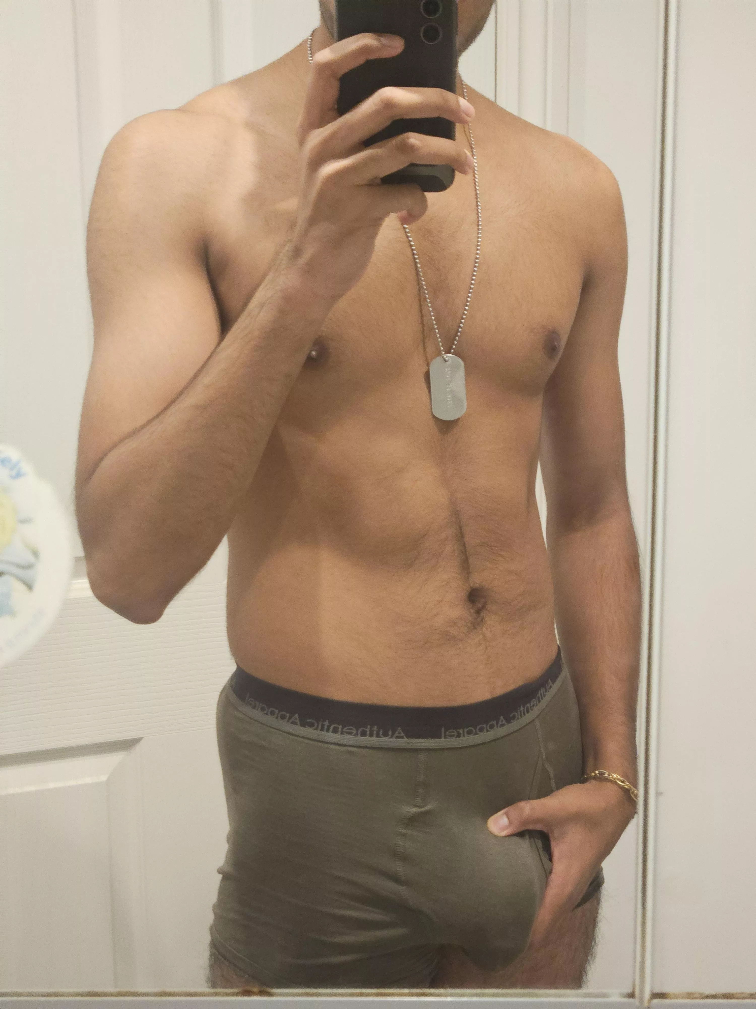 19 [M4F] Virgin, fit guy looking for a nice older lady to teach me how to pleasure a woman
