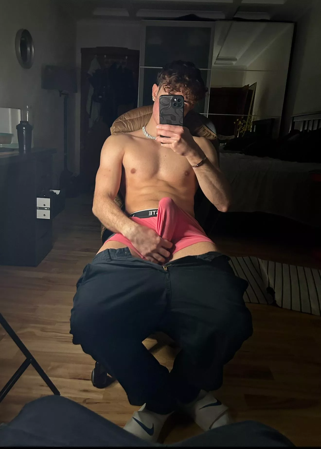 [20] Give me a hand after gym