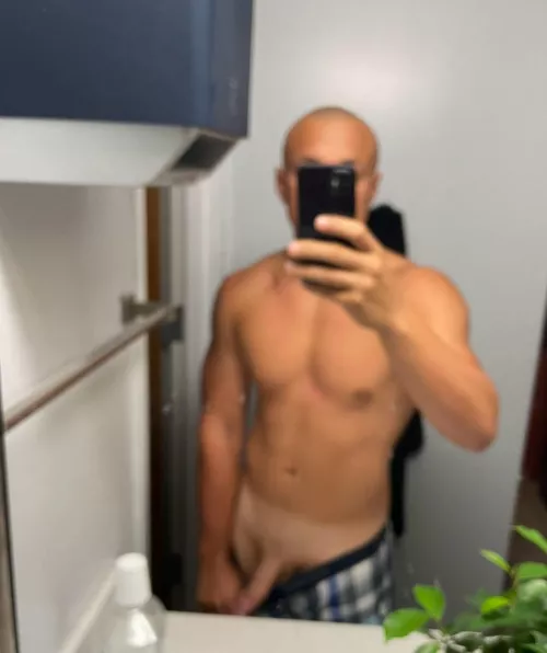 20 [M]4[F,FM] in Miami till Friday 