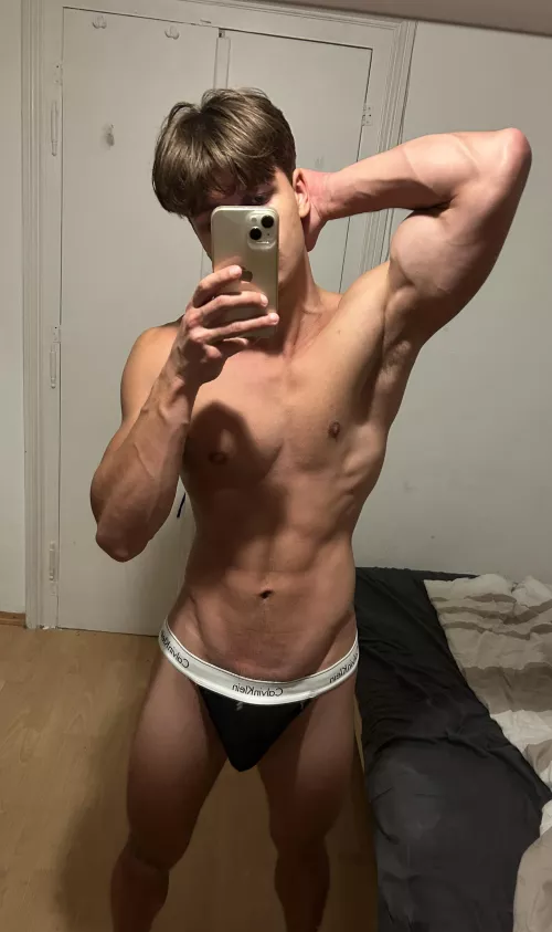 (20)Do you like my new jock ?