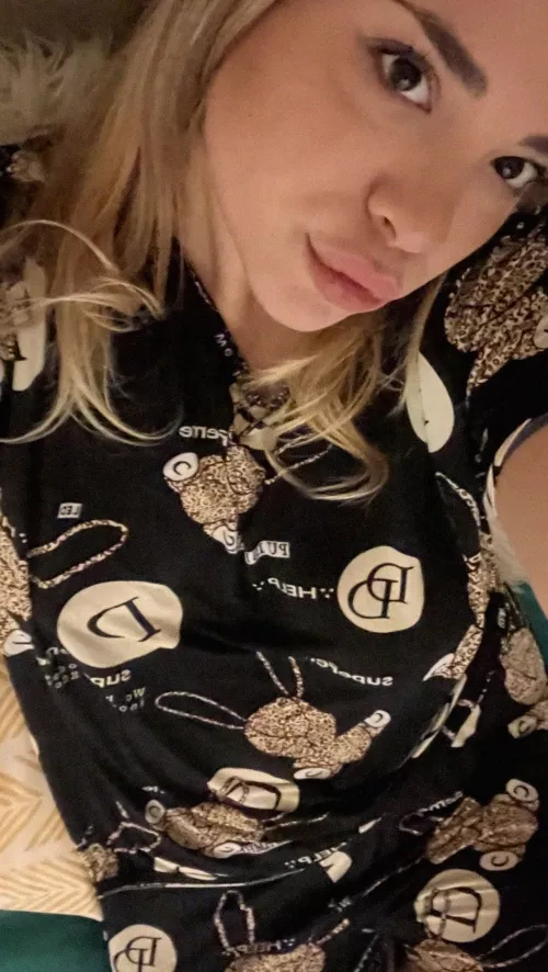 22F, Bored and ready for some conversation! Who wants to help me escape this funk? 