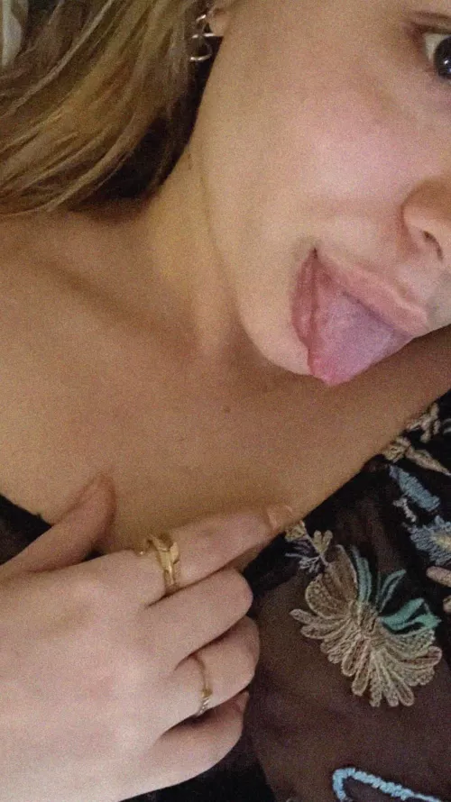 22f4m #Charleston  I'm good at being playful and flirty