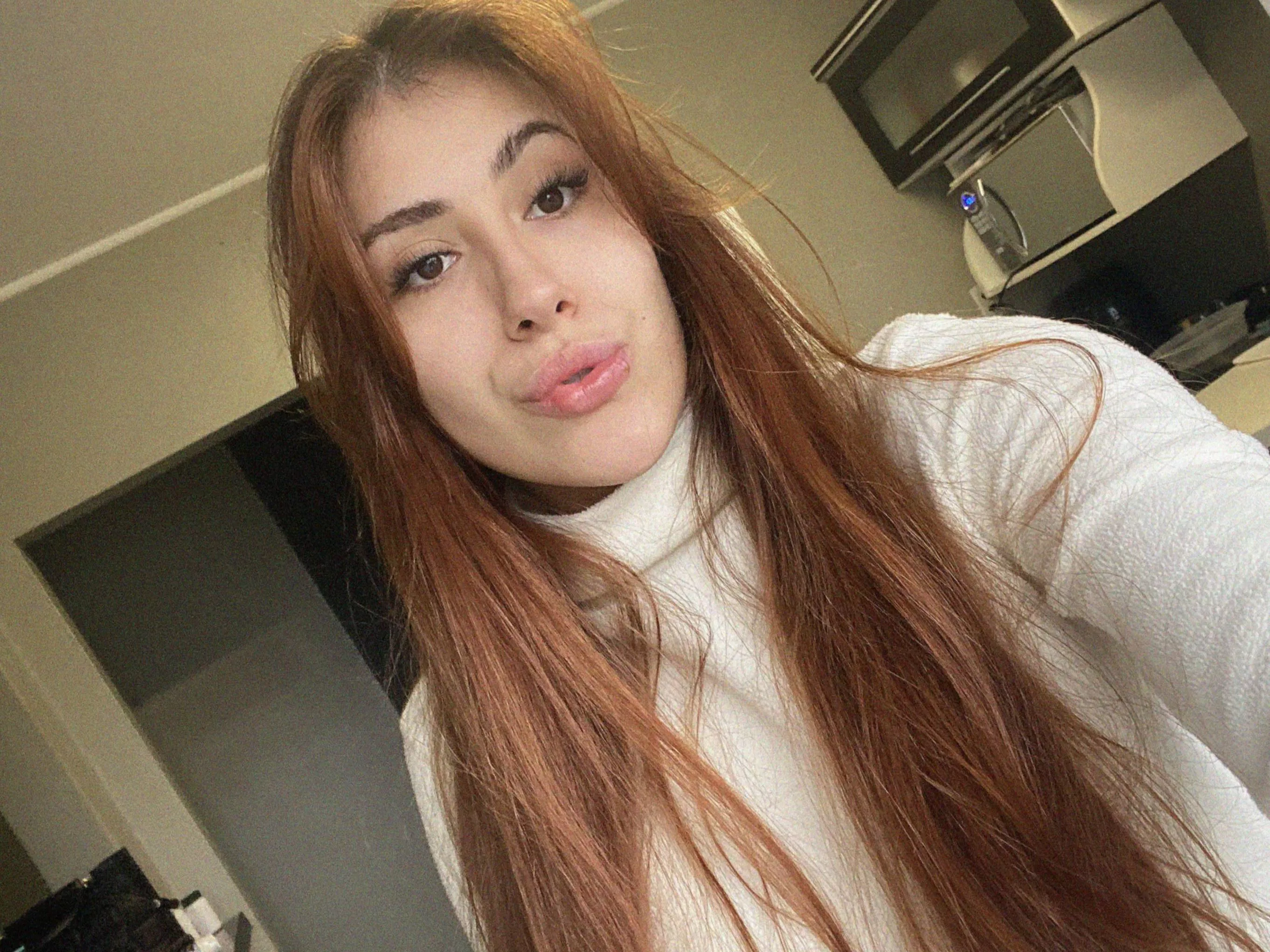 23 F4M quite the homebody, but would still be down for some invites