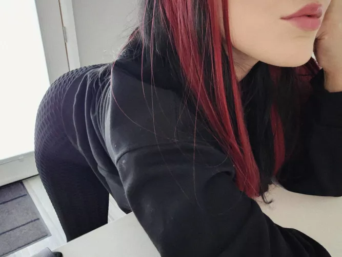 27 F Missoula no work today, and it’s the perfect excuse to chill. let’s talk, share some stories and who knows what..