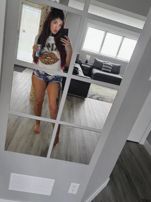 27 [MF4M] looking to unwind after my shift. anyone up for a chat???