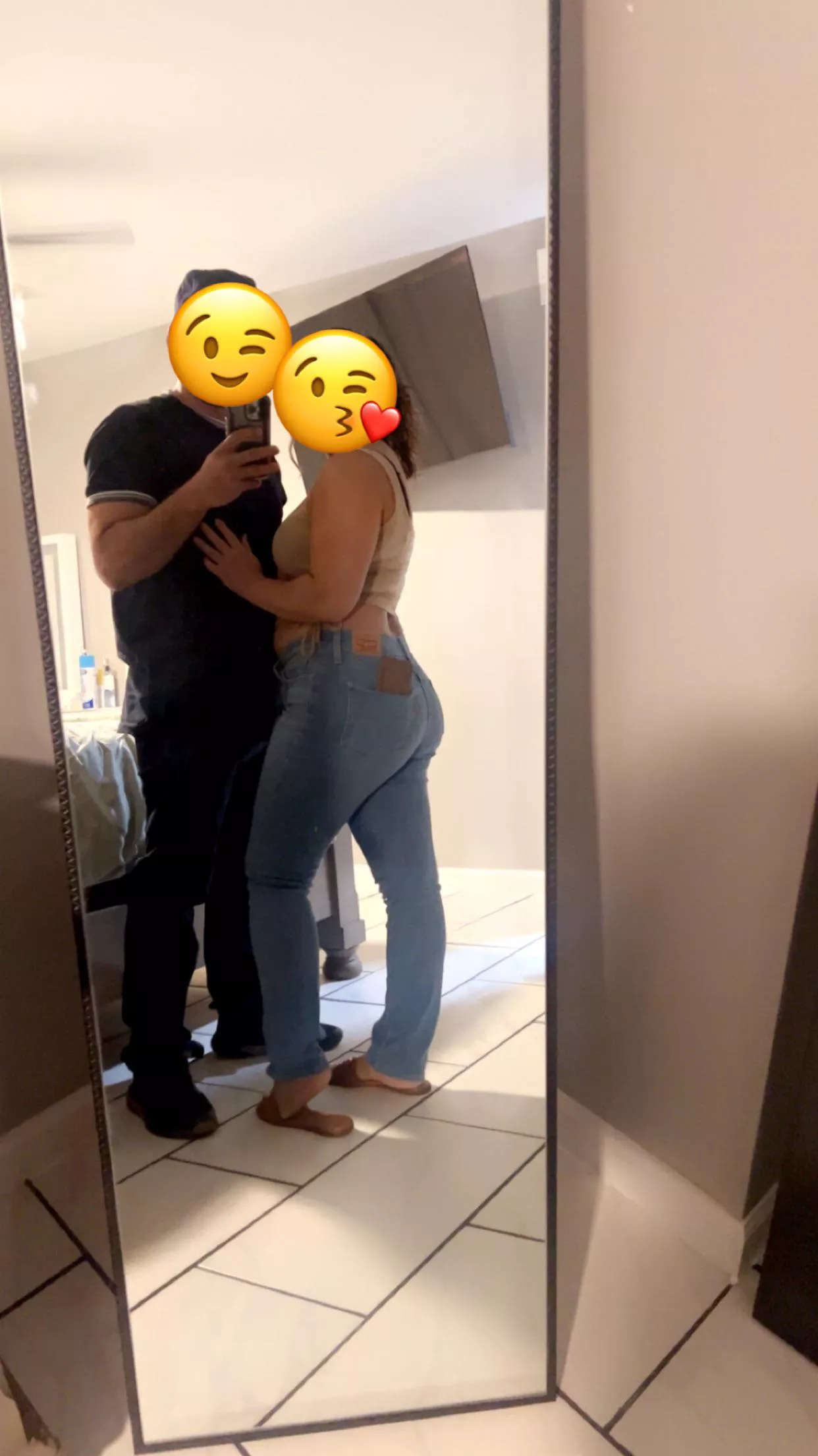 [31/27] looking for a Halloween party this weekend.   A couples and single F only one if they have one. 