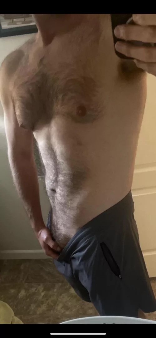 (38) bi hunk in trunks 😎