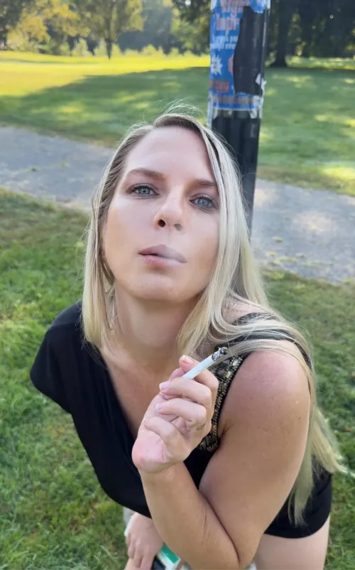 A milf like me likes to smoke 