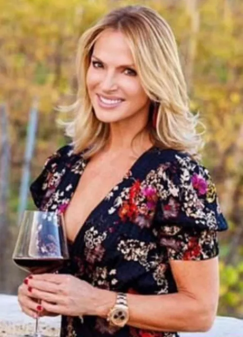 A recent pic of Savanna from a Wine industry publication looking classy and as beautiful as ever. Truly ageless!