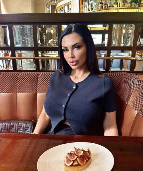 Aletta got even more perfect after her face lift. She should be considered as one of the of not THE hottest women ever!