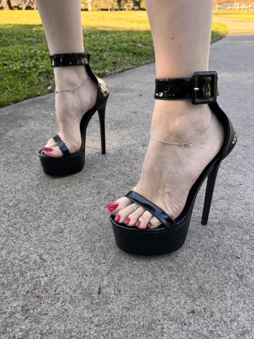 Amazing black platforms 🖤